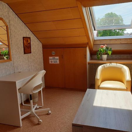 Sonnige Ruhige Dachzimmer Inkl Wifi Plus Kaffee Mit Wg Dusche Und Neuer Kueche Lörrach Εξωτερικό φωτογραφία