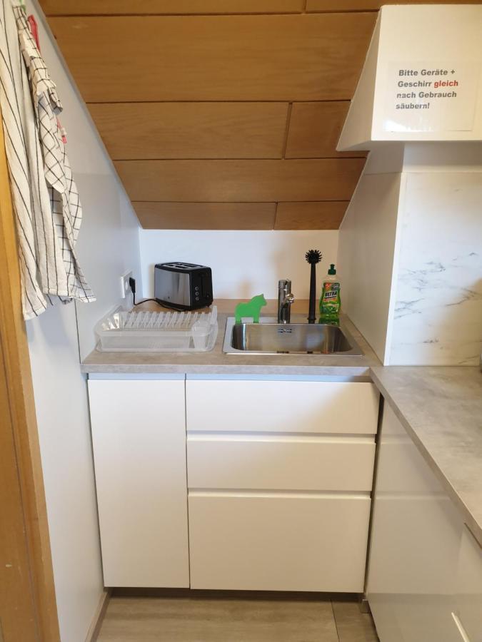 Sonnige Ruhige Dachzimmer Inkl Wifi Plus Kaffee Mit Wg Dusche Und Neuer Kueche Lörrach Εξωτερικό φωτογραφία