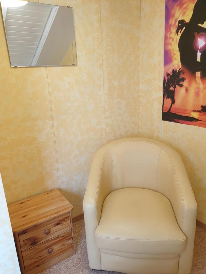 Sonnige Ruhige Dachzimmer Inkl Wifi Plus Kaffee Mit Wg Dusche Und Neuer Kueche Lörrach Εξωτερικό φωτογραφία