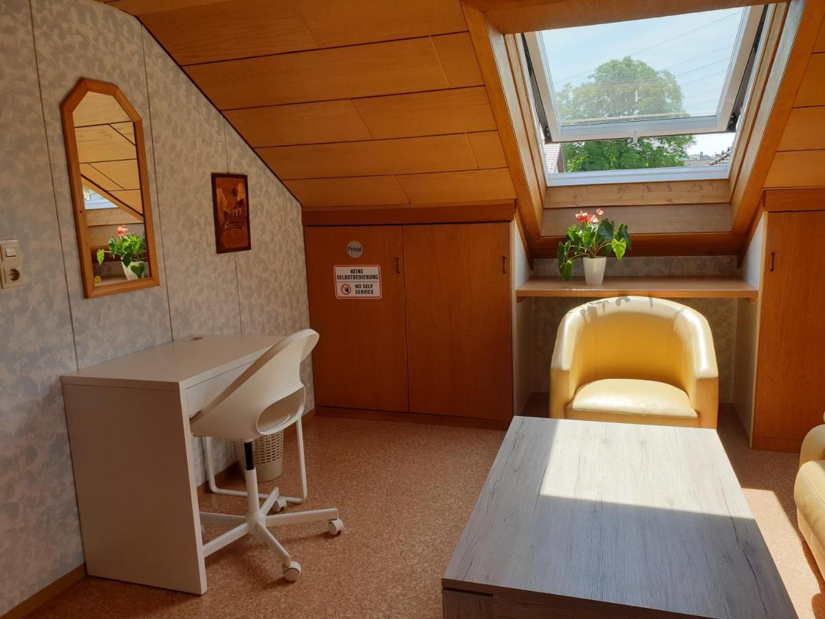 Sonnige Ruhige Dachzimmer Inkl Wifi Plus Kaffee Mit Wg Dusche Und Neuer Kueche Lörrach Εξωτερικό φωτογραφία